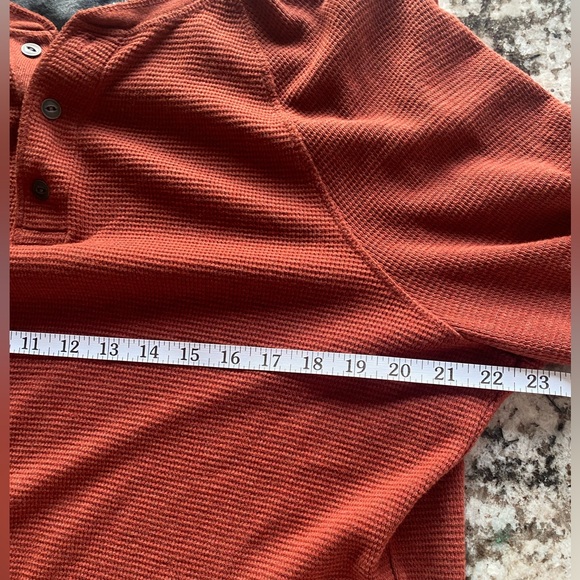 Denver Hayes men’s burnt orange long sleeve henley. Medium - Picture 4 of 4